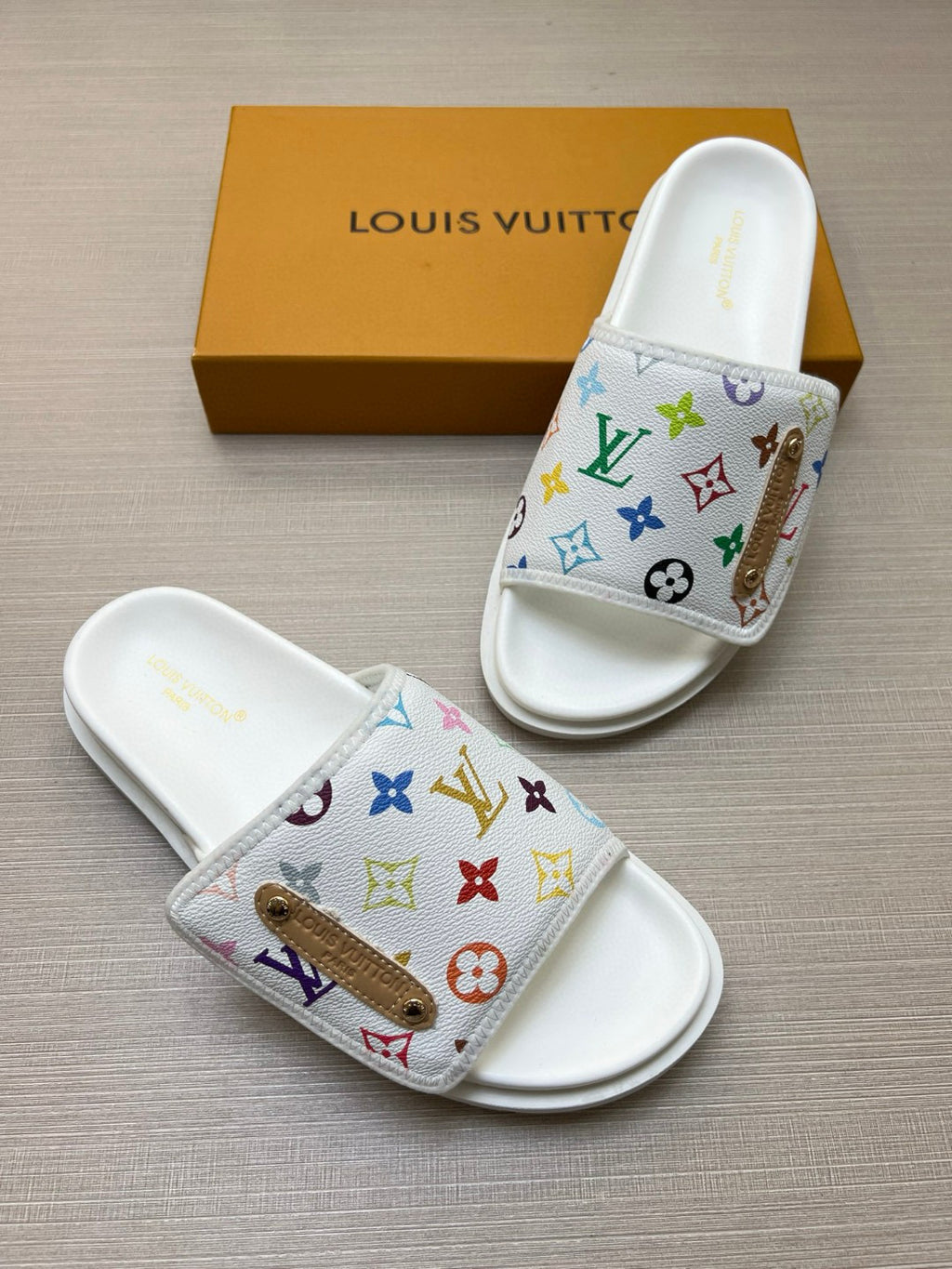 Z5N75E6  Popular Slippers