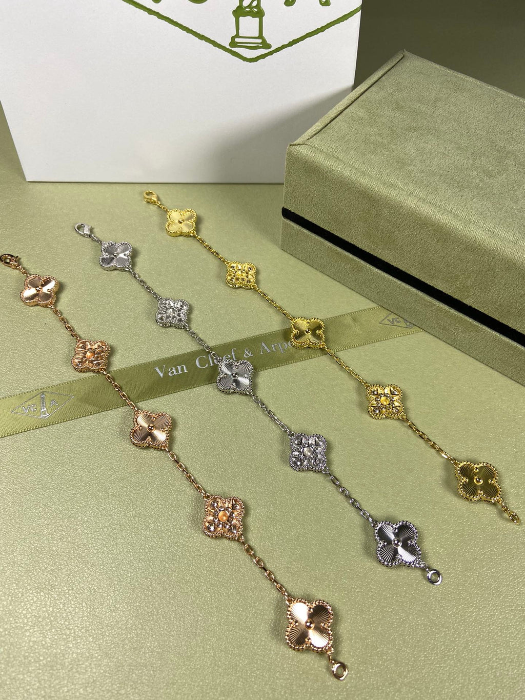 X5X94VA181K  Popular bracelets  5 flowers normal size1.5cm flower