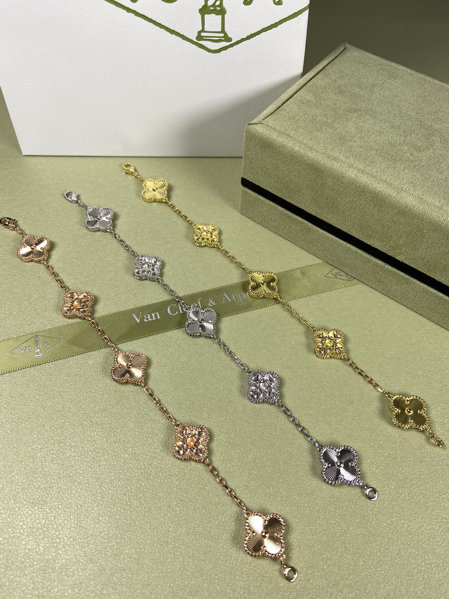 X5X94VA181K  Popular bracelets  5 flowers normal size1.5cm flower