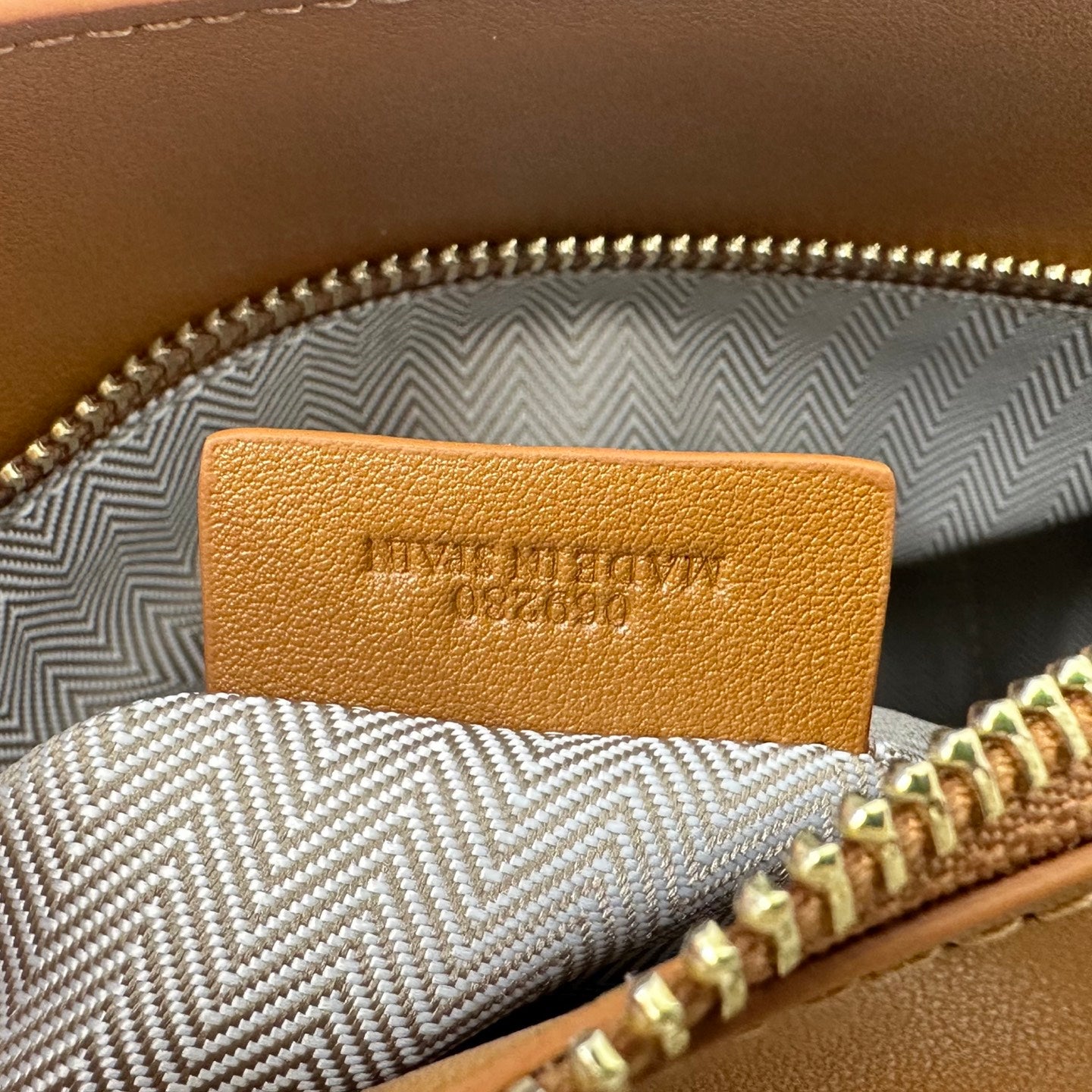 B1R46A9 Popular leather bag