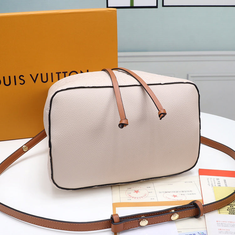 B1P11E81 Popular  leather bag 