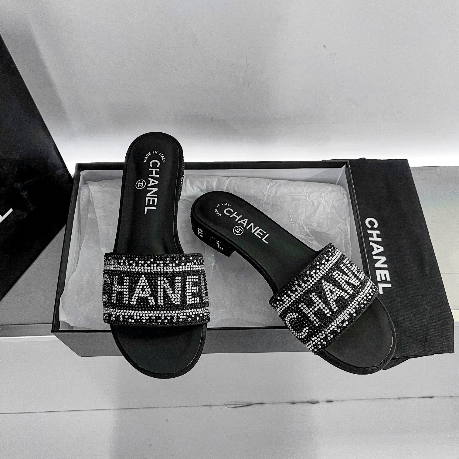 Z1ZC57 Popular sandals