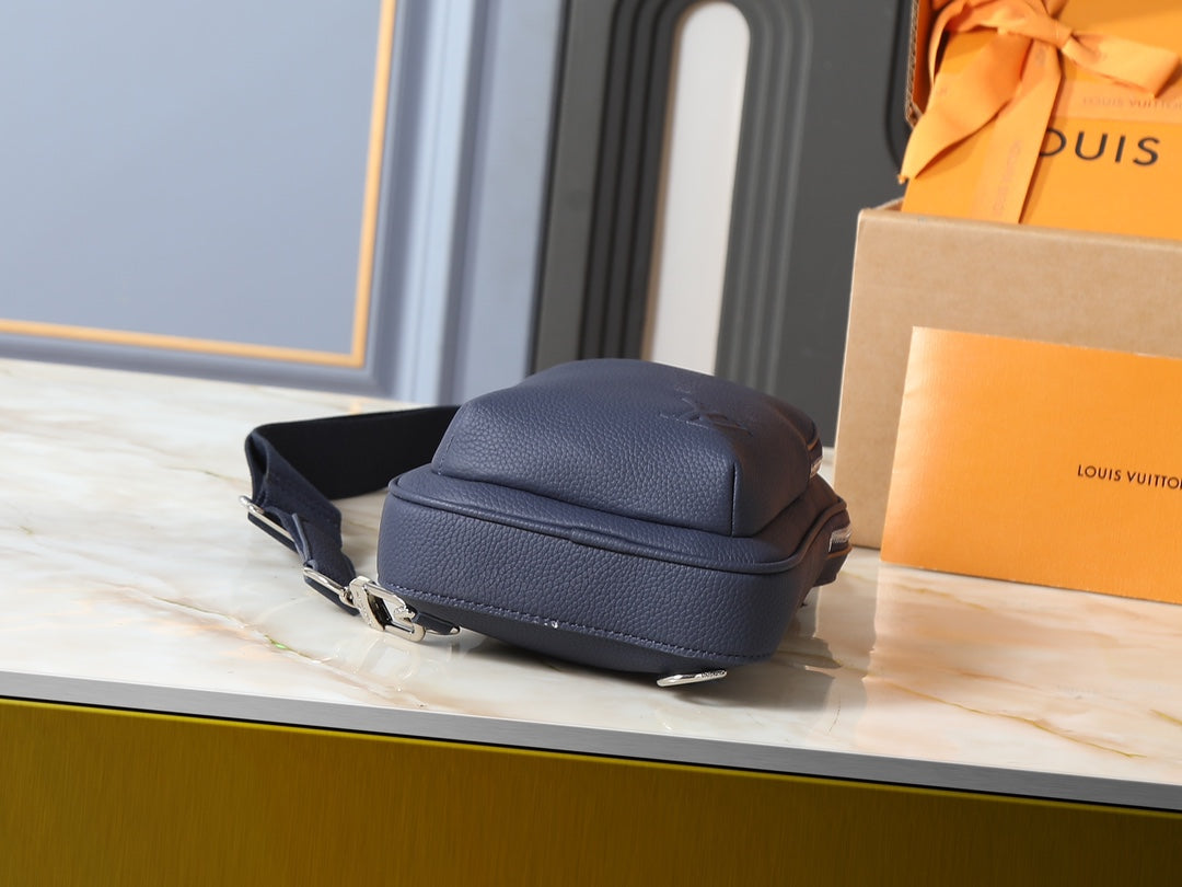 B1P46E24 Popular leather bag