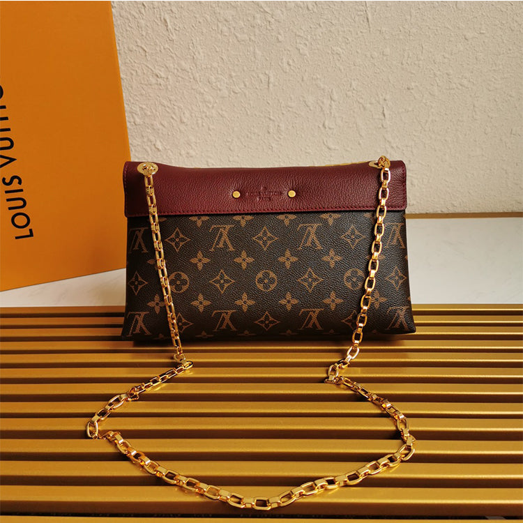 B1X41E83 Popular  leather bag 