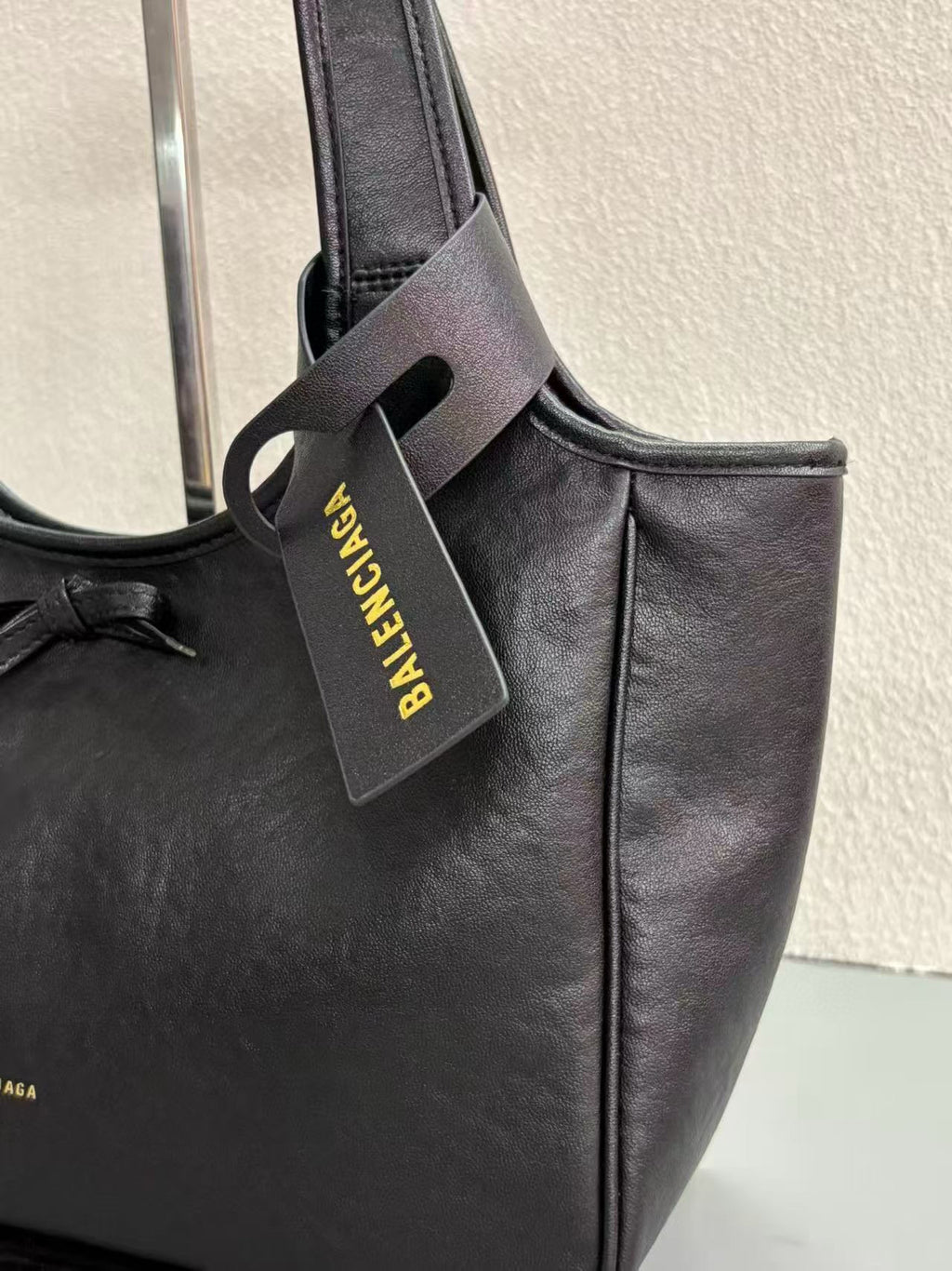 B1N36J11 Popular leather bag