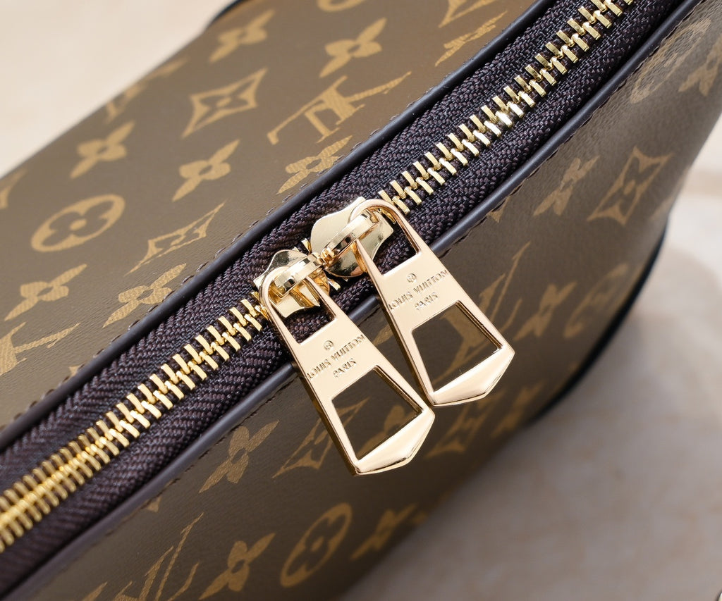 B1W15E35 Popular  leather bag