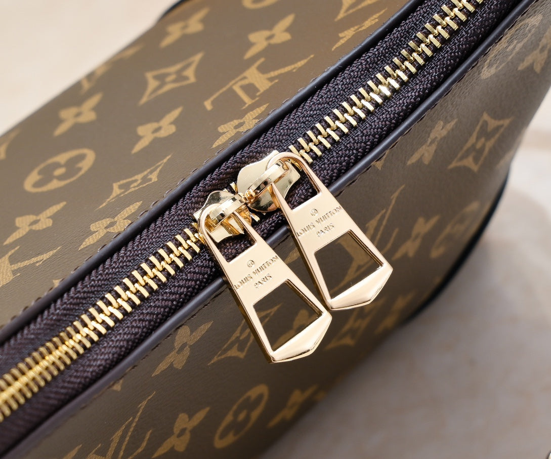 B1W15E35 Popular  leather bag