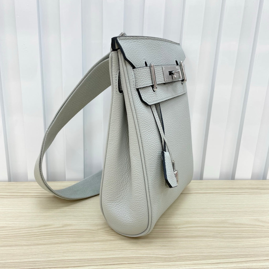 B1P36H45 Popular leather bag
