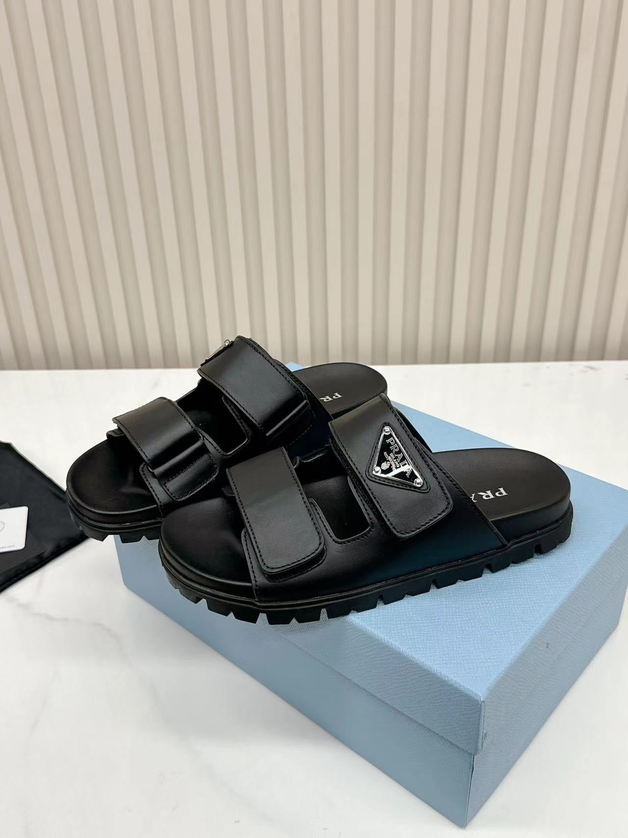Z1ZPD26 Popular sandals