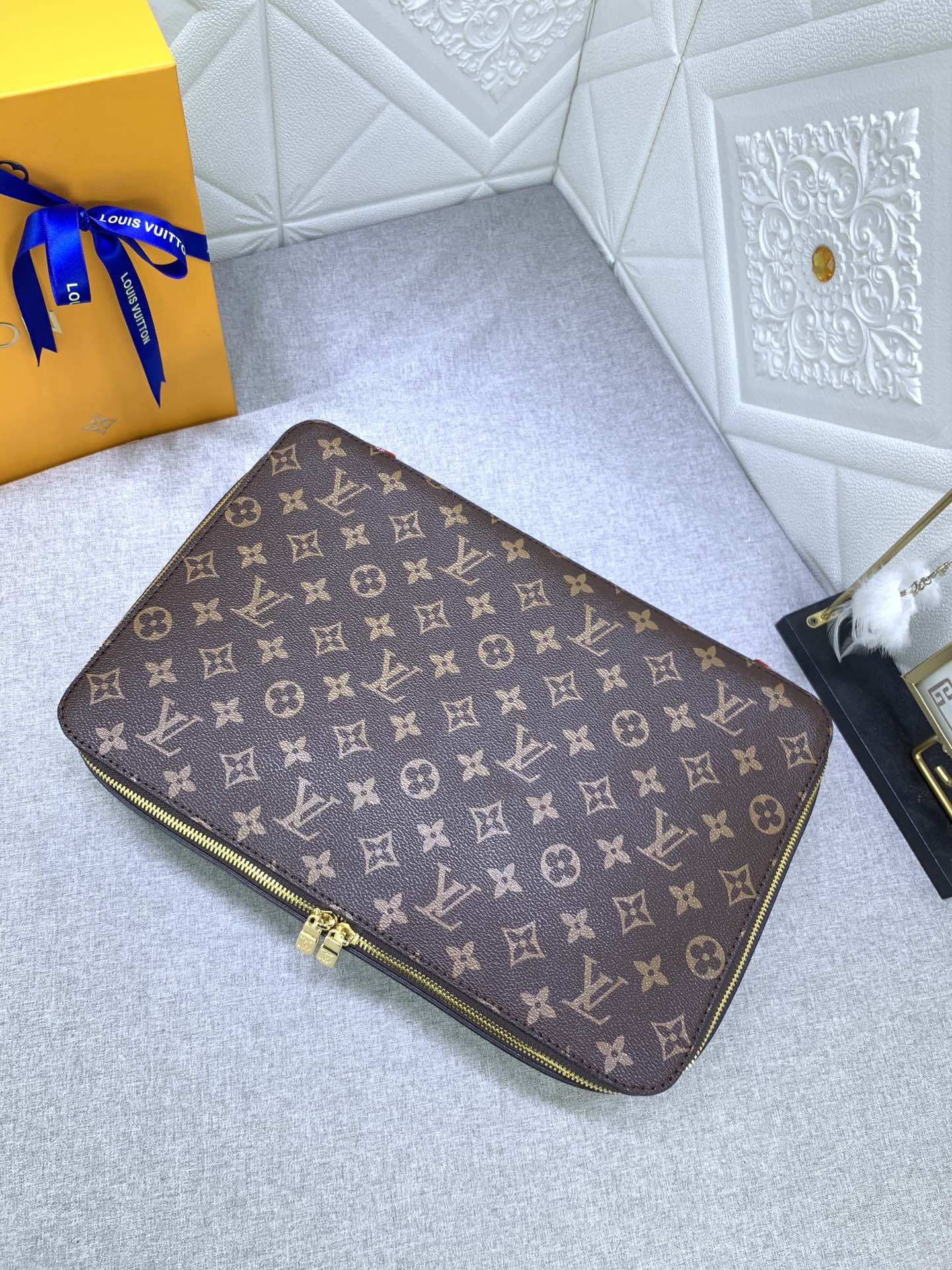 B1X34E272 Popular  leather bag 