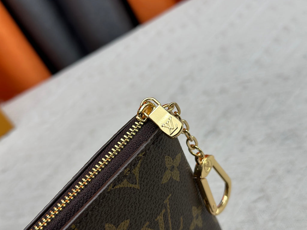 B1N95E10 Popular leather   Wallets