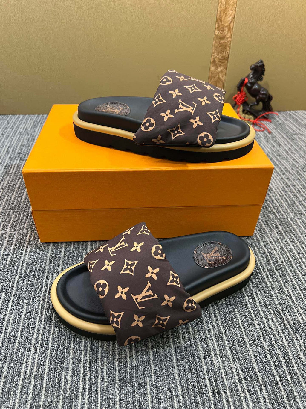 Z5XF120 Popular leather quality Slippers