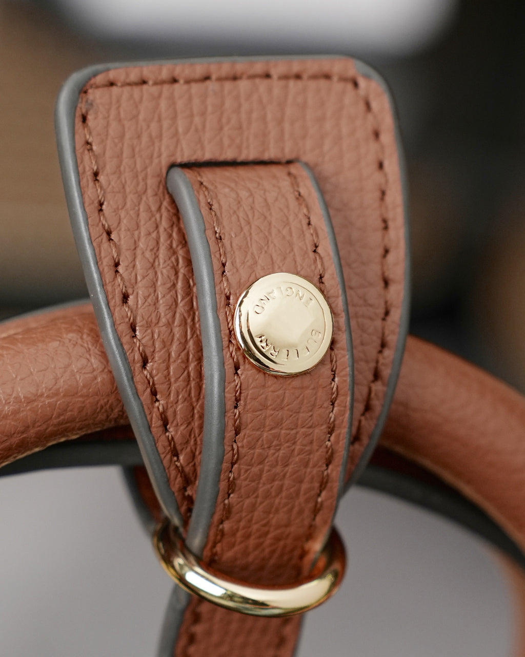 B1R76R20  Popular leather bag