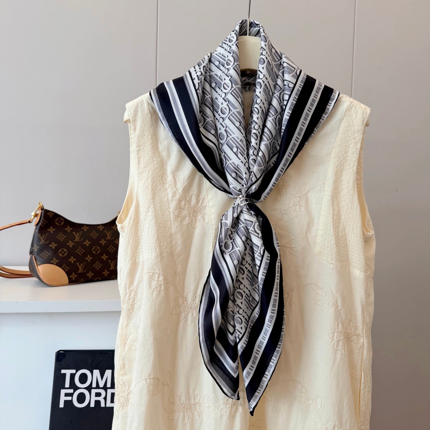 W1N46D11 Popular Silk Scarve