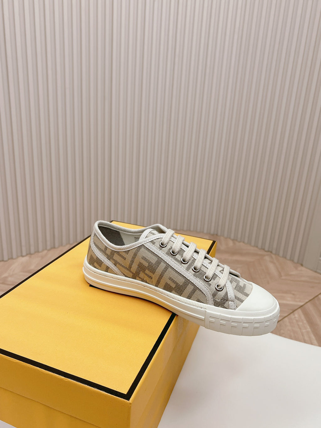 Z2Q105F423 Popular high-quality Shoes