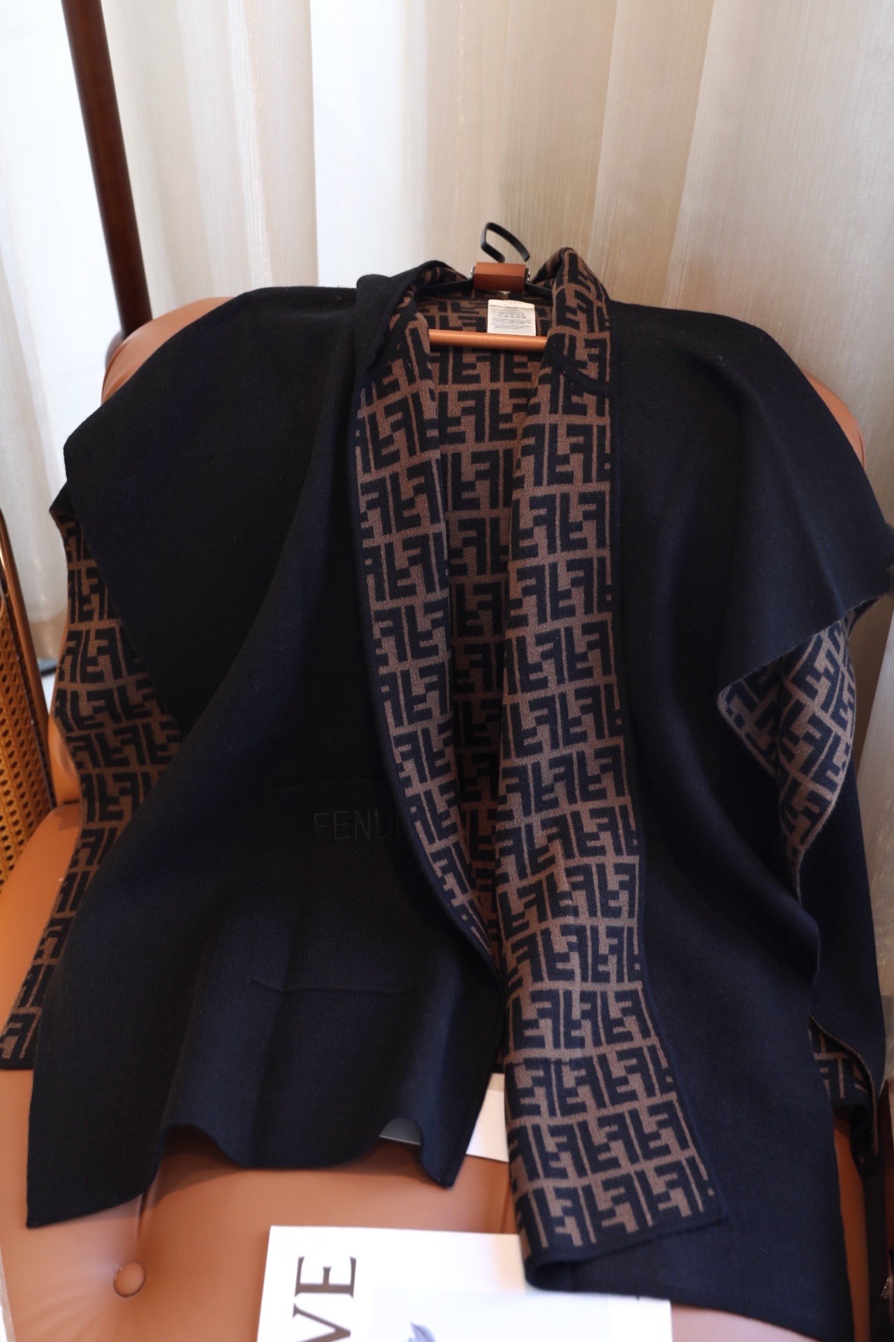 W1R86F13 Popular cape
