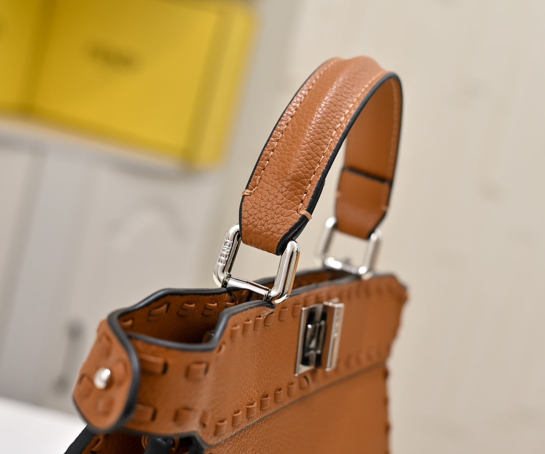 B1R115F136 Popular leather bag