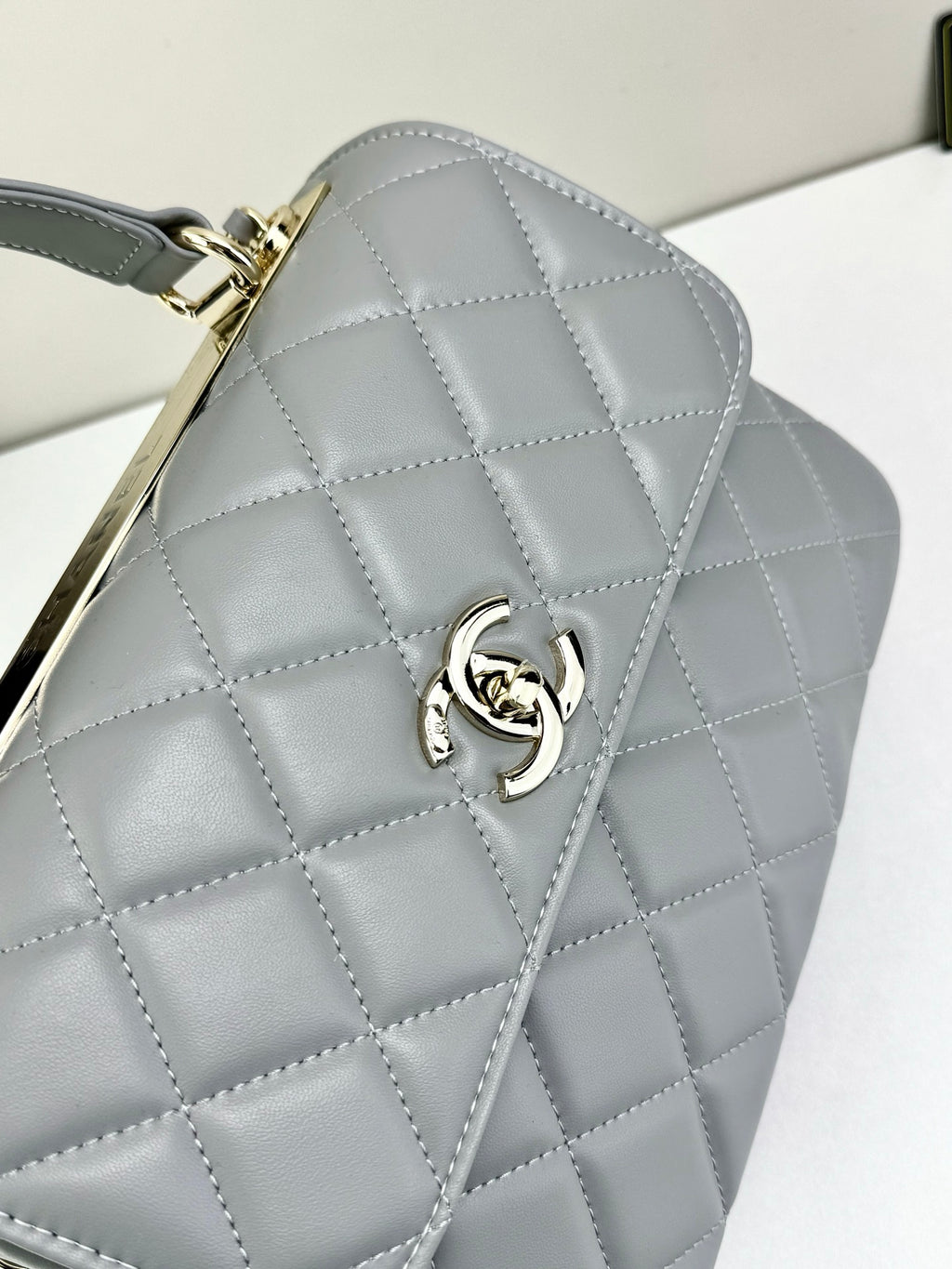 B1X76C7  Popular leather bag
