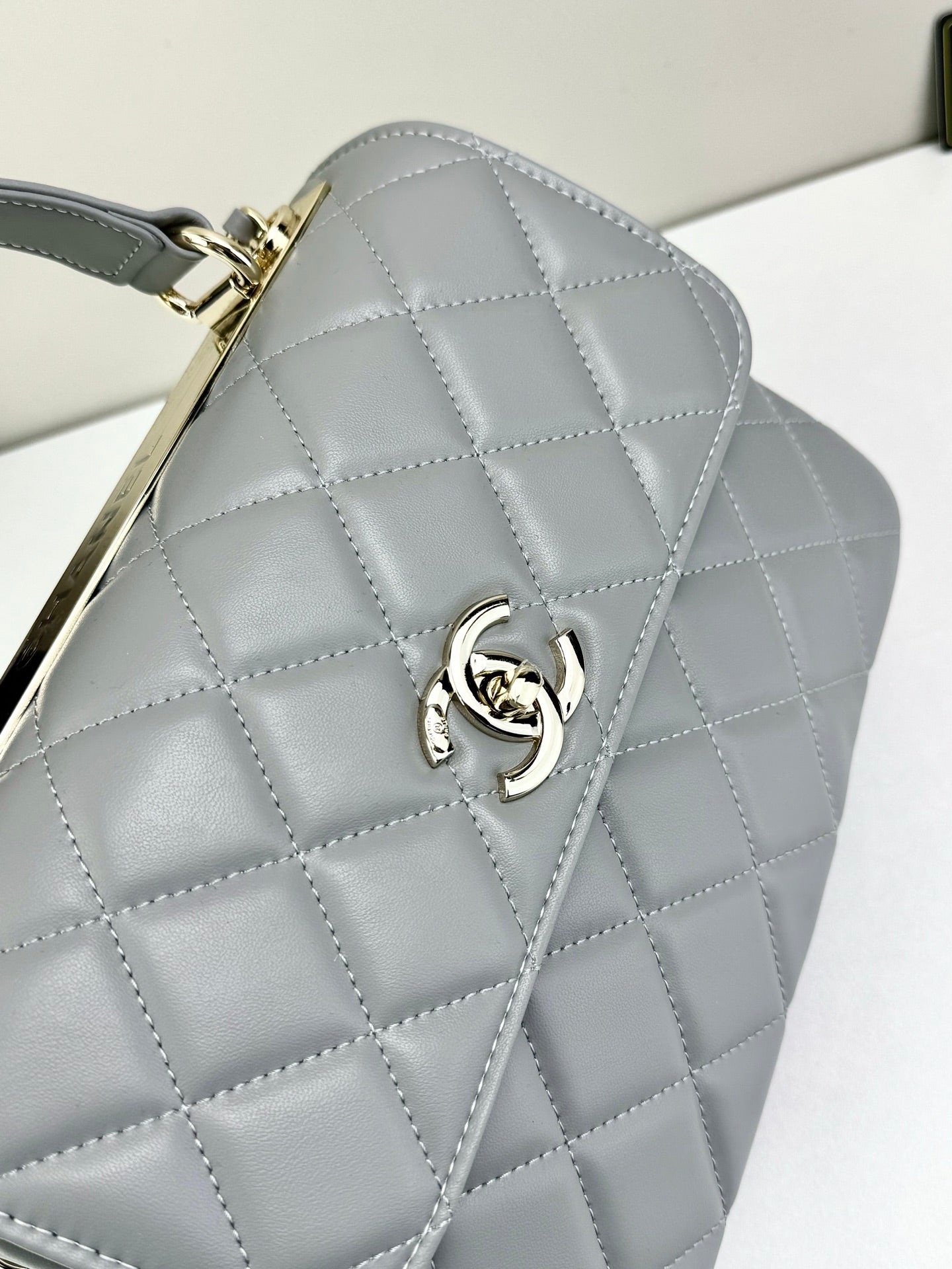 B1X76C7  Popular leather bag