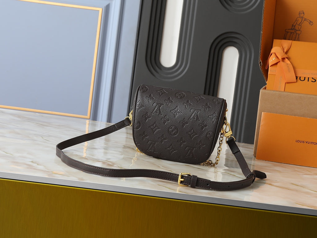 B1P46E71 Popular leather bag