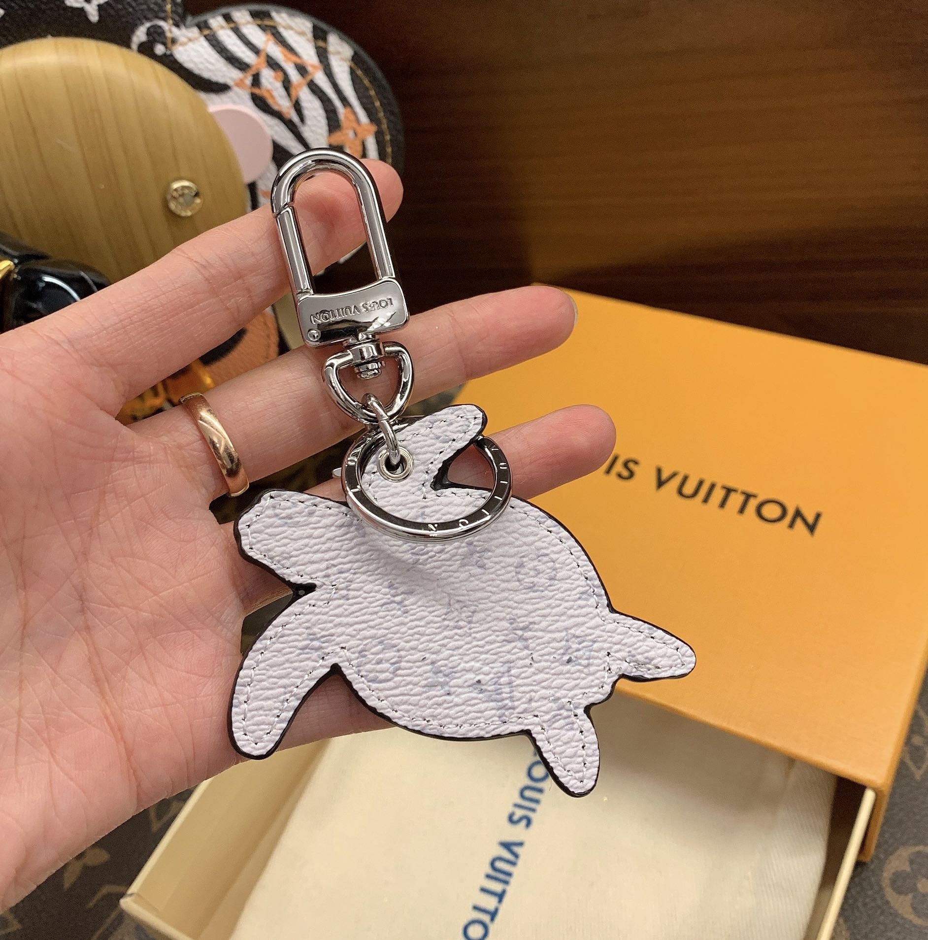 A1Q105E13 Popular bag 's charms accessories