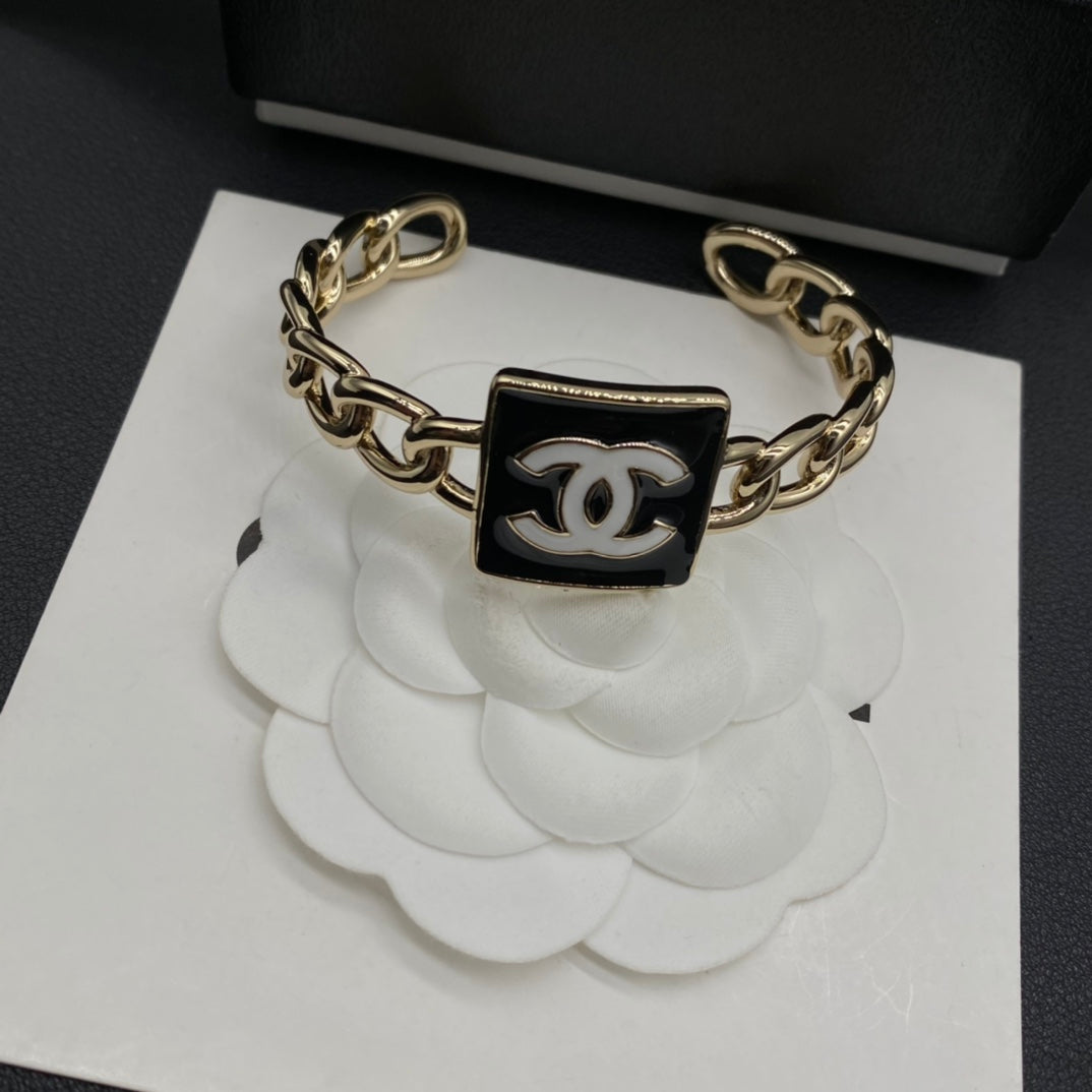 X1Q85C33K  Popular Bracelets