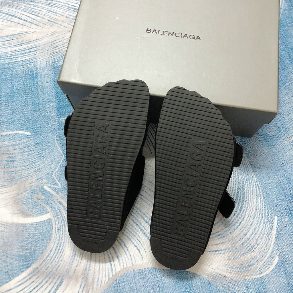 Z1Z54J192 Popular Slippers