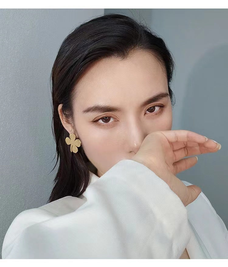 X1Z94J706E Popular Earrings