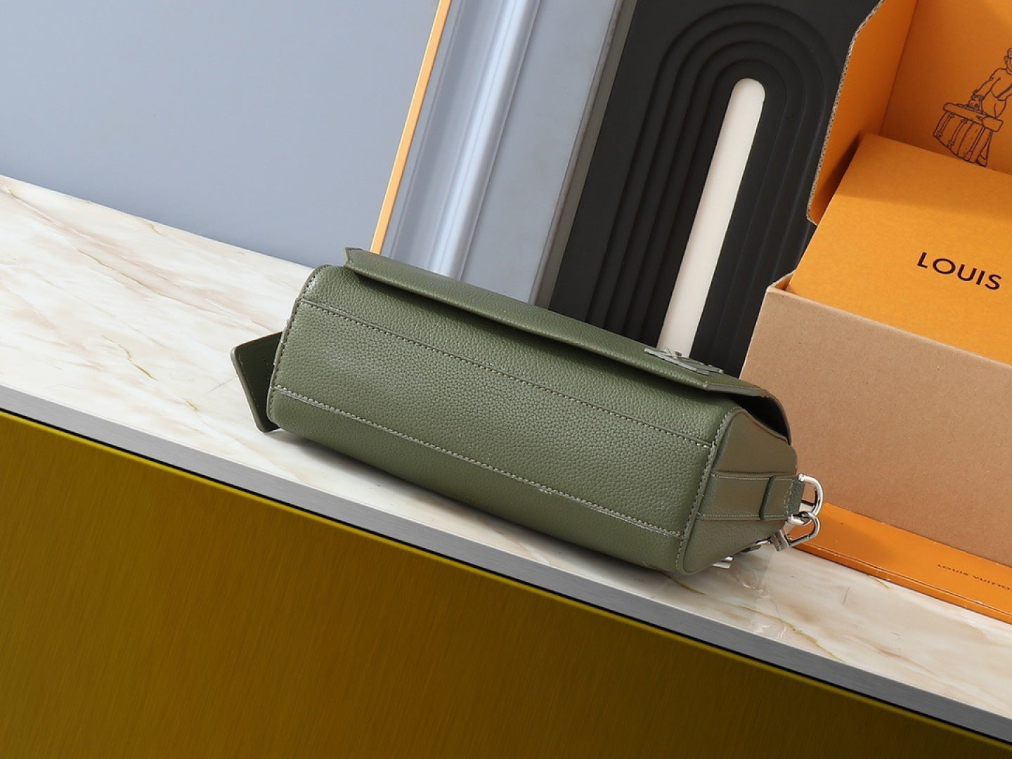 B1P36E77 Popular leather bag