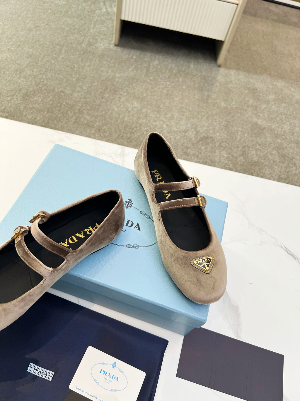 Z2Q105P404 Popular high-quality Shoes