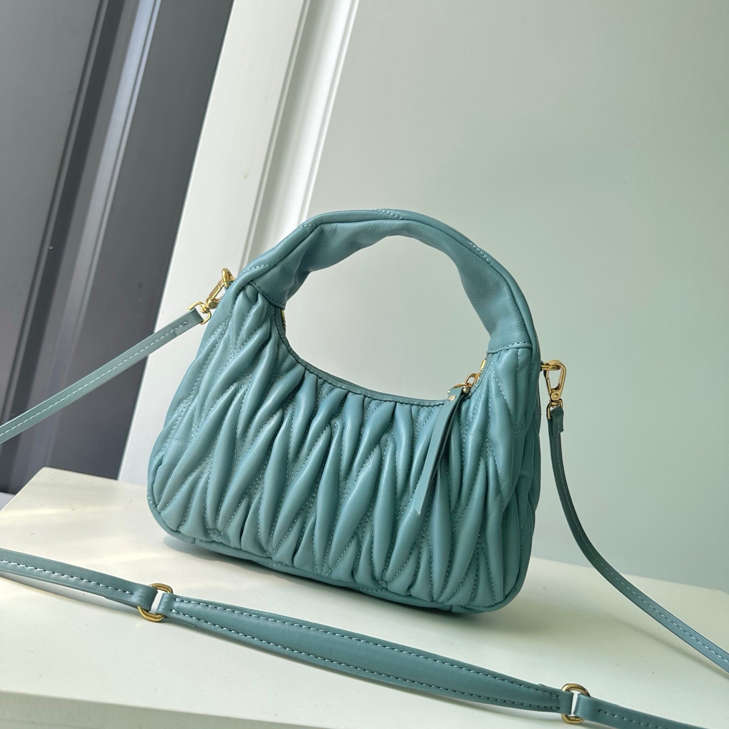 B1P46A116 Popular leather bag