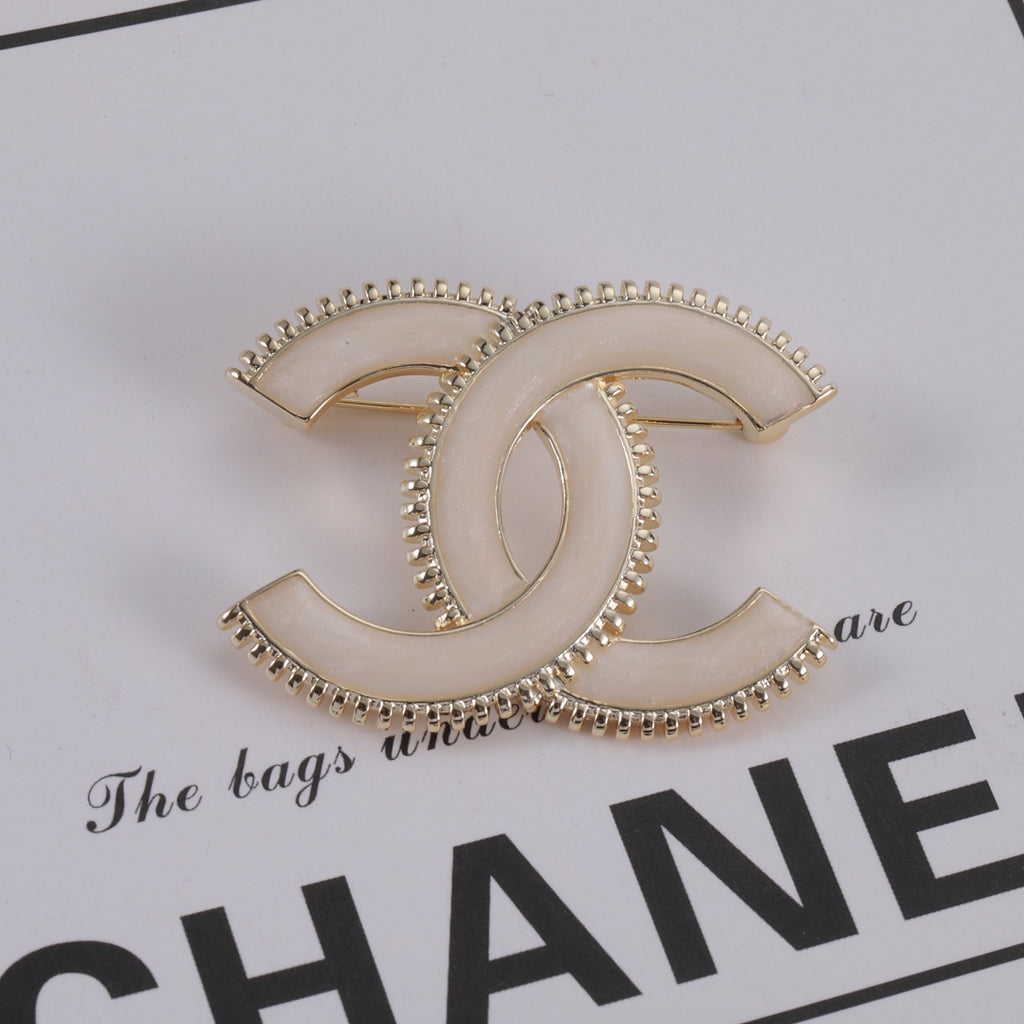 X14C781   Popular Brooch