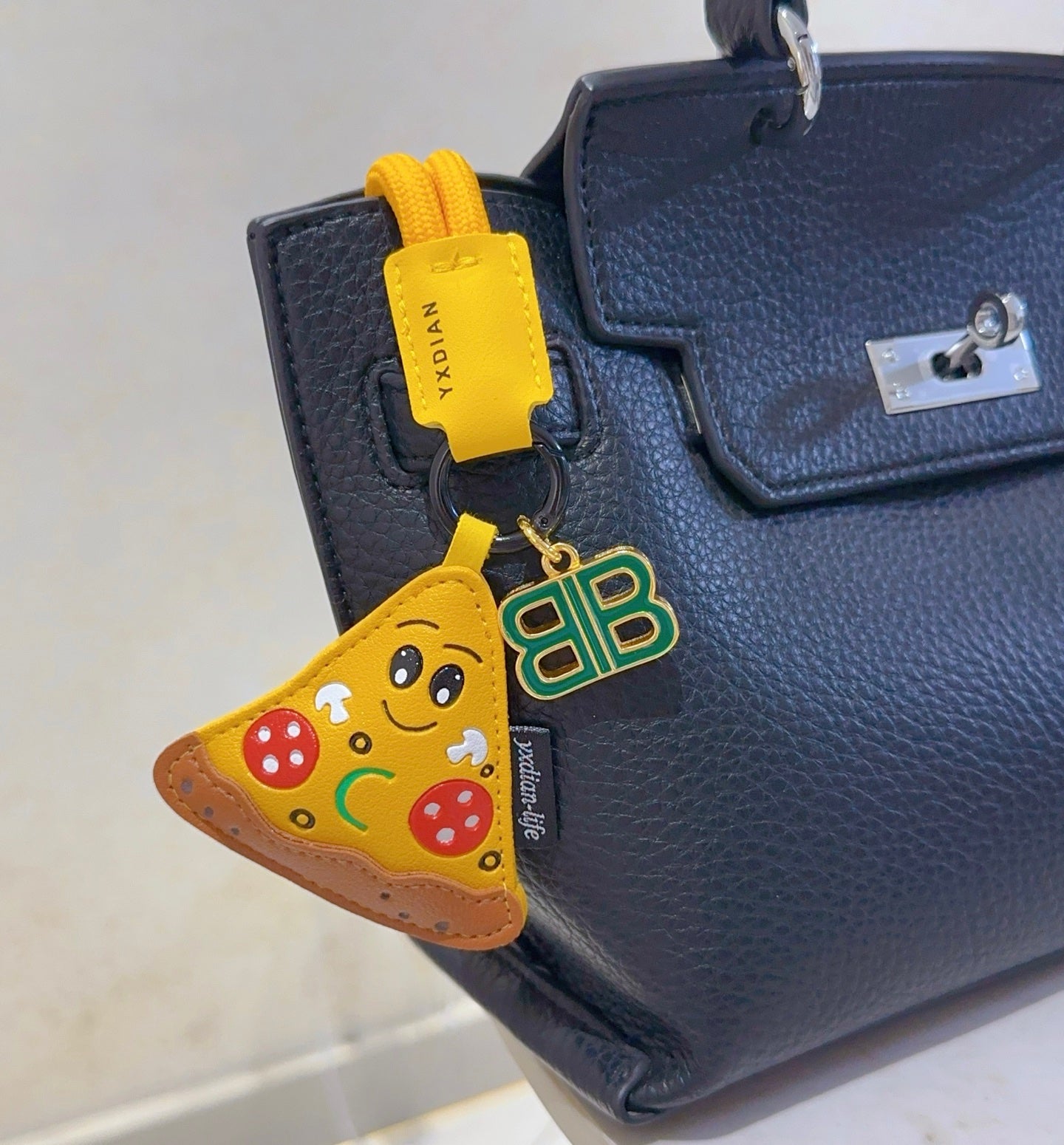 A1Z105J64 Popular bag 's charms accessories
