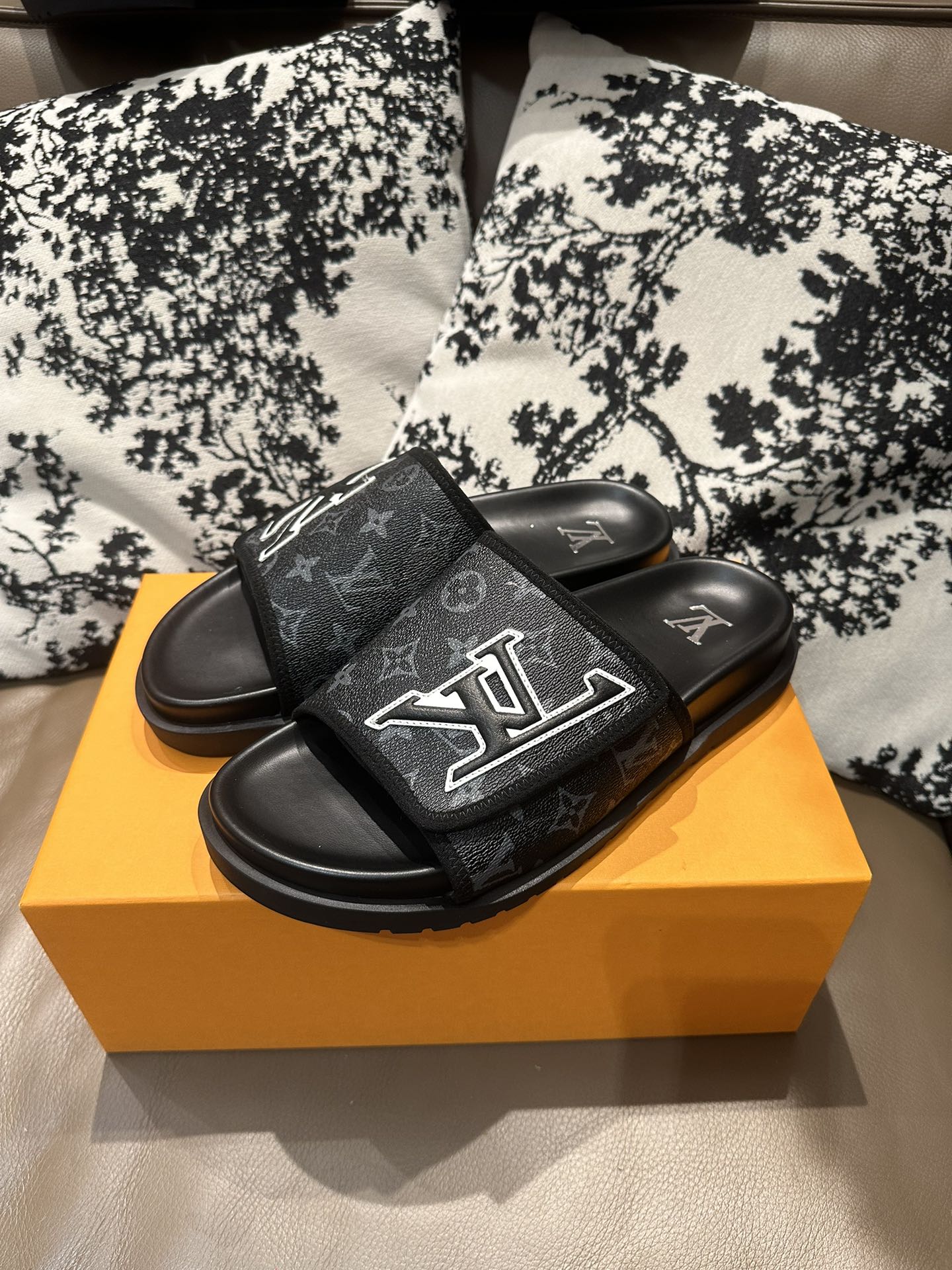 Z2Z85E28  Popular leather Shoes