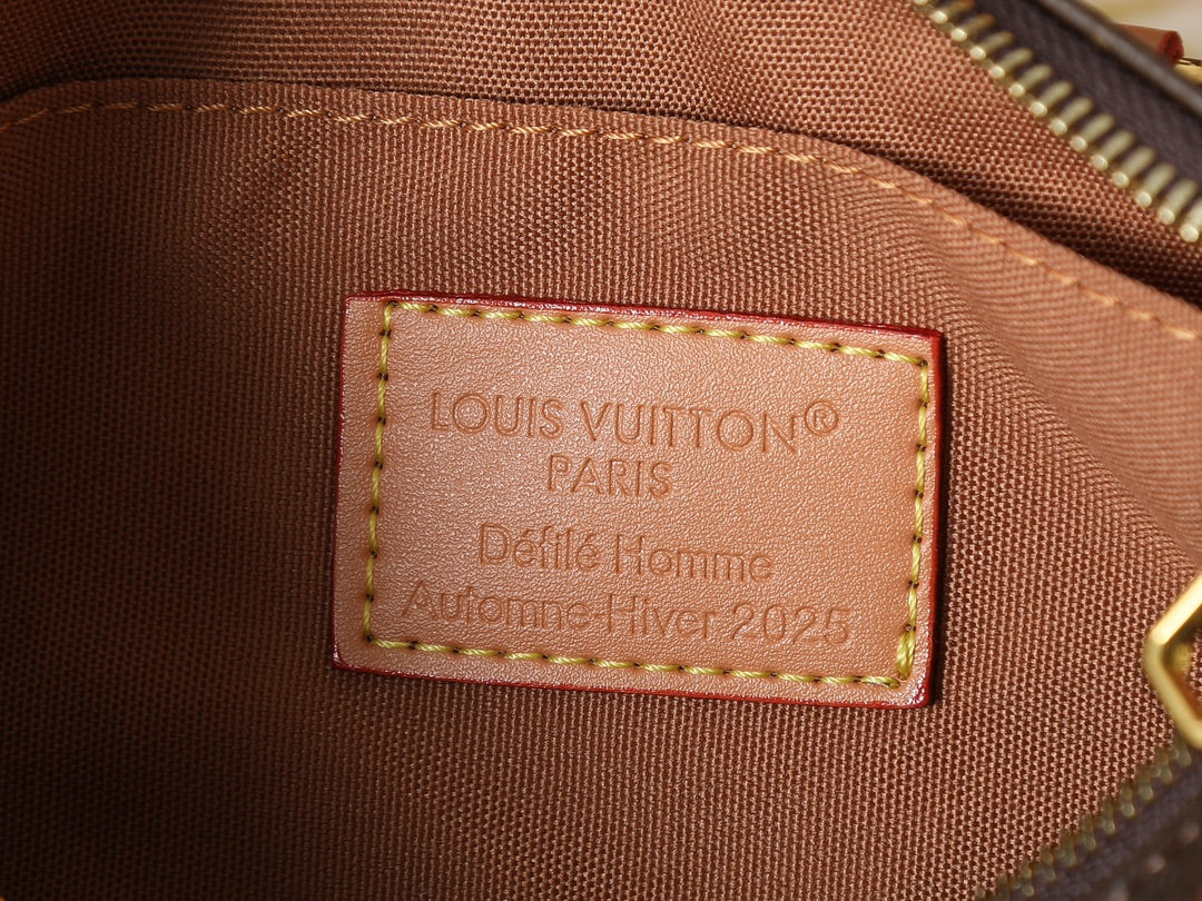 B1P46E31 Popular leather bag