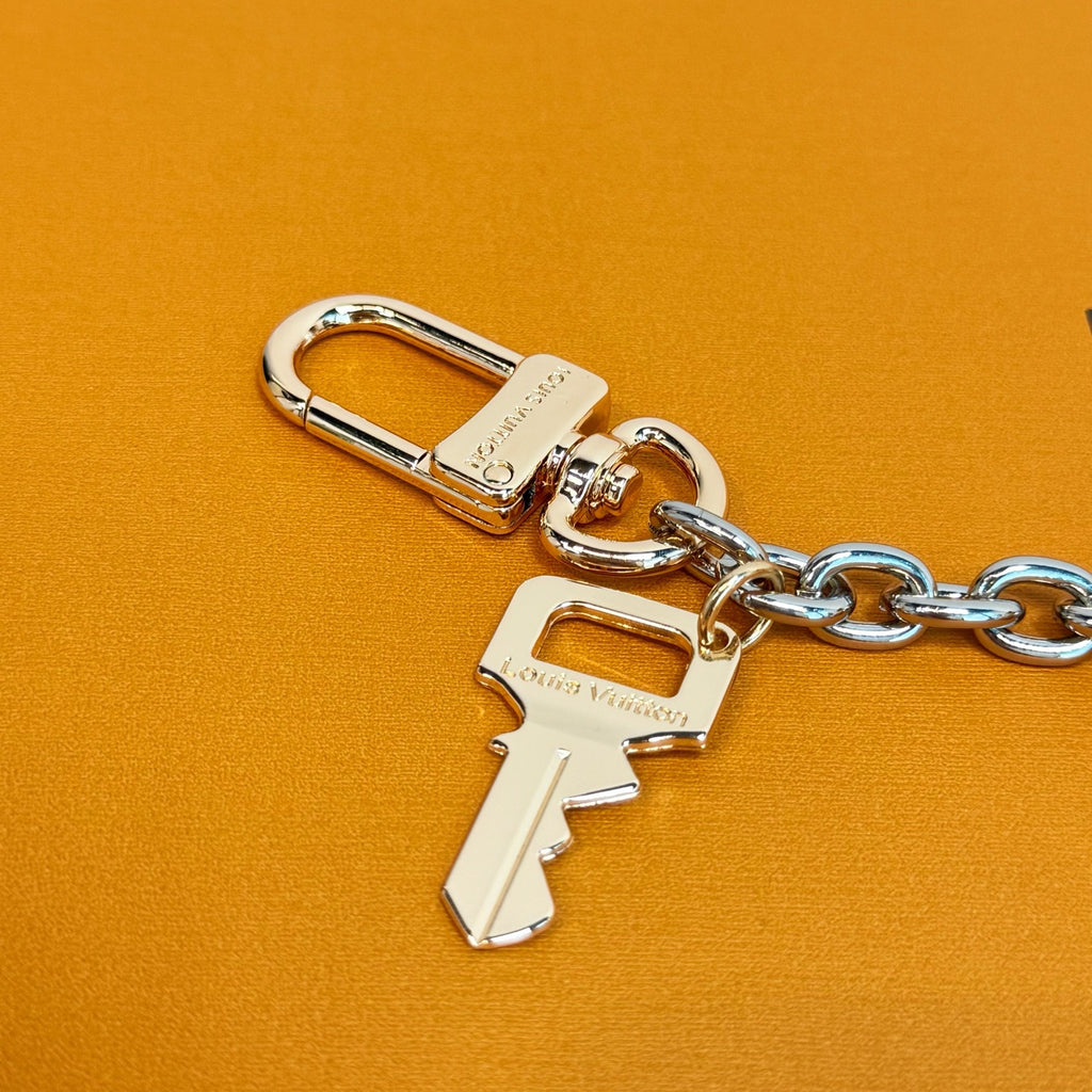 A1Q105E34 Popular bag 's charms accessories