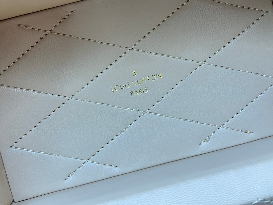 B1X34E276 Popular  leather bag 