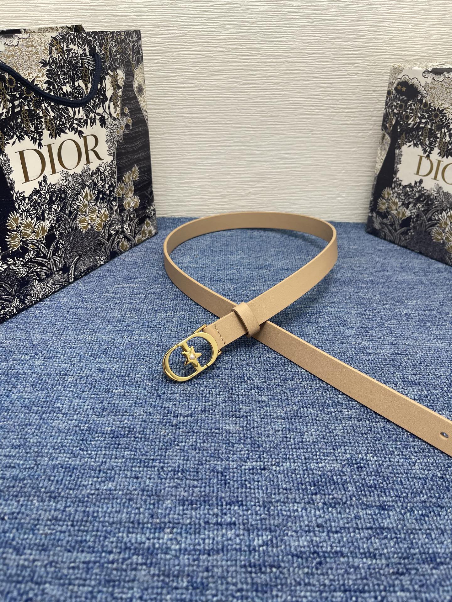 P1R55D205 Popular   High quality belt With full package