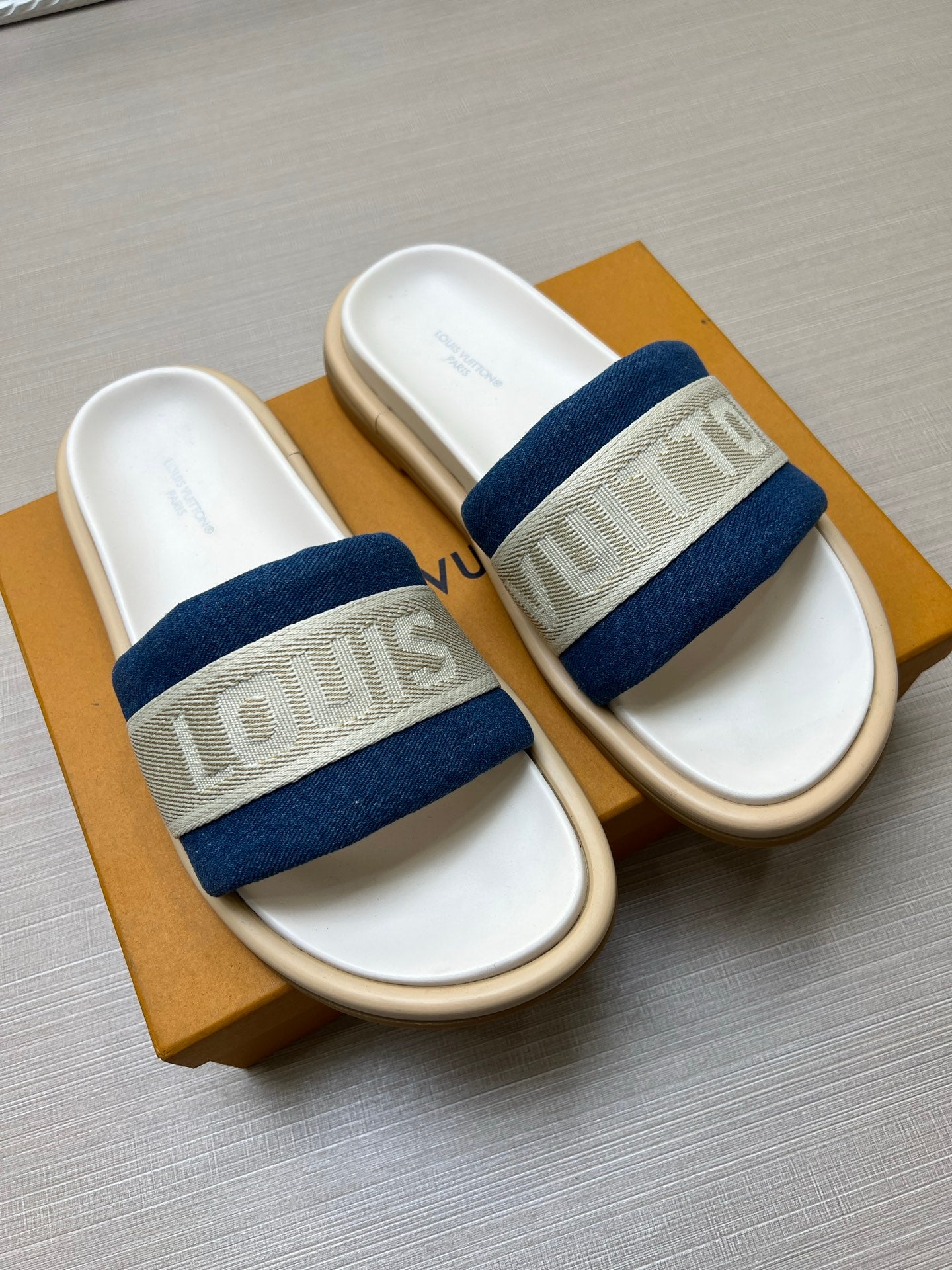 Z5Z35E301 Popular Slippers