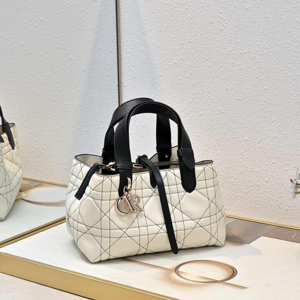 B1R76D40 Popular leather bag
