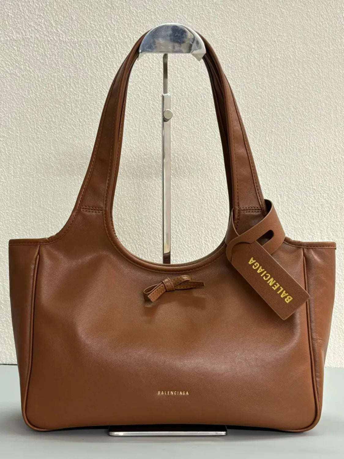 B1P46J143 Popular leather bags