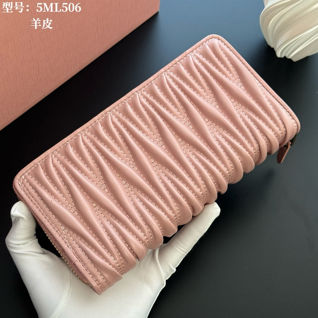 B1P46A123 Popular leather wallets