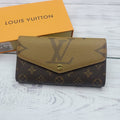 B1X43E93 Popular  leather wallets