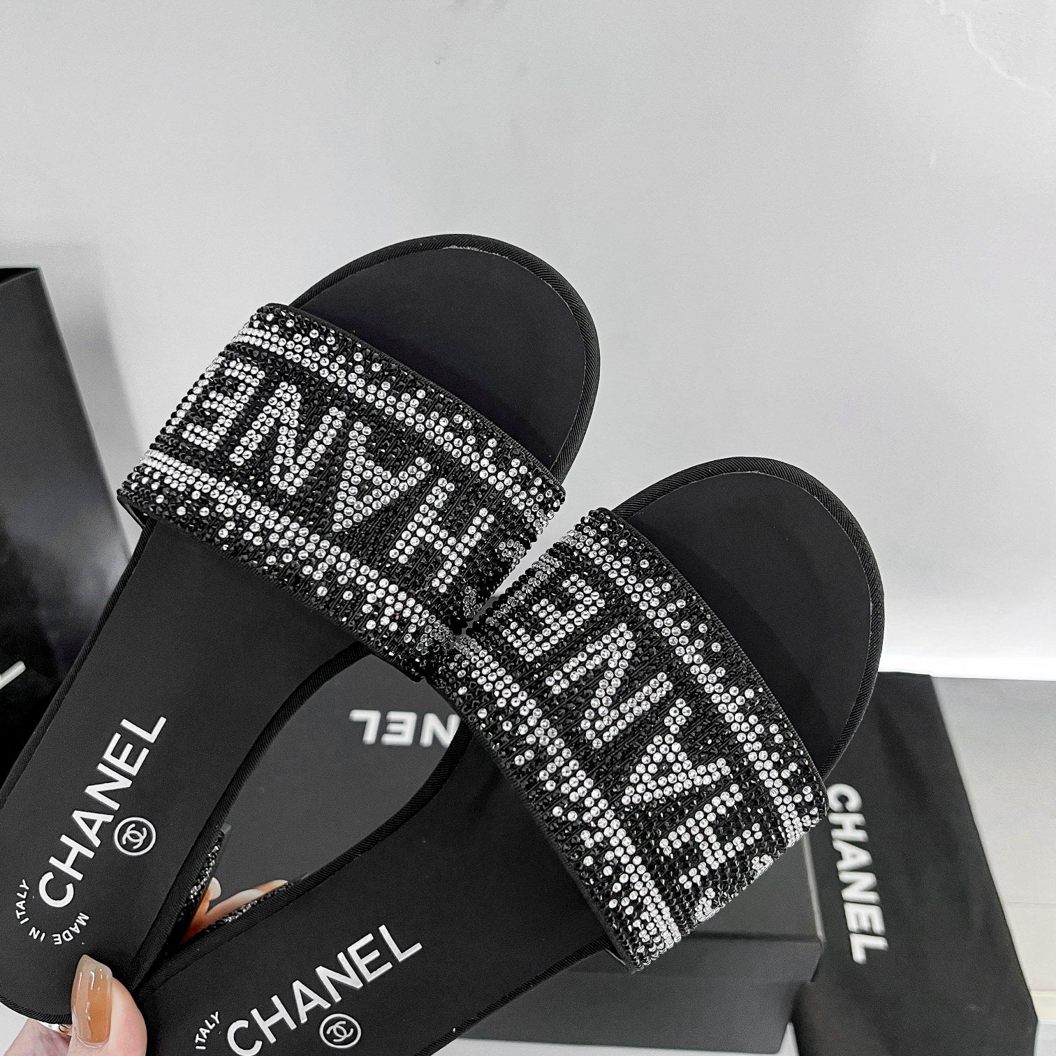 Z1ZC57 Popular sandals