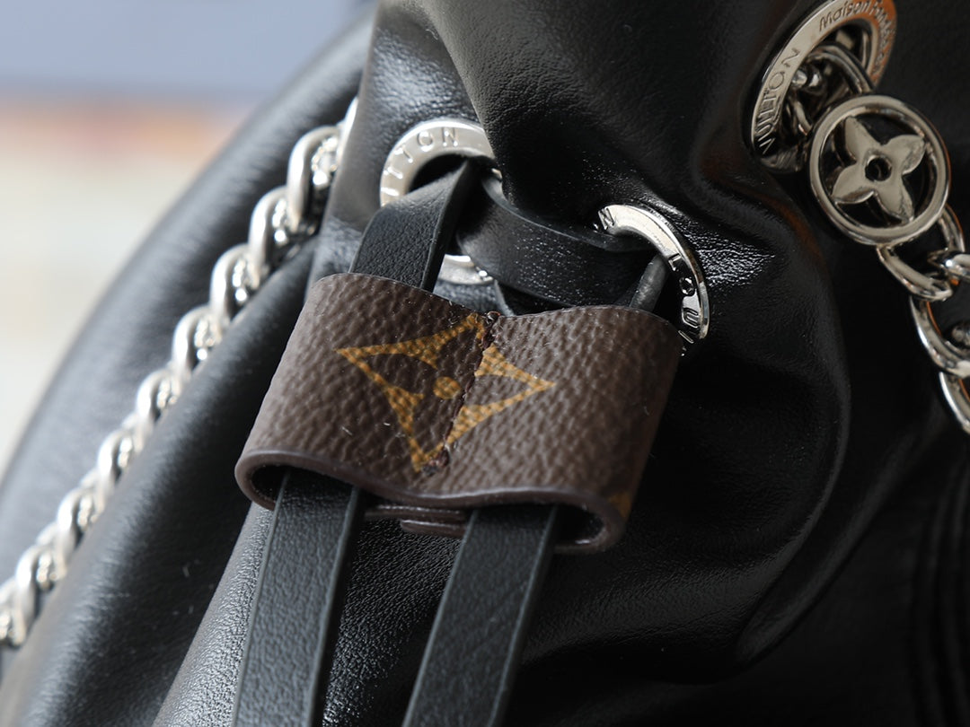 B1P46E16 Popular leather bag