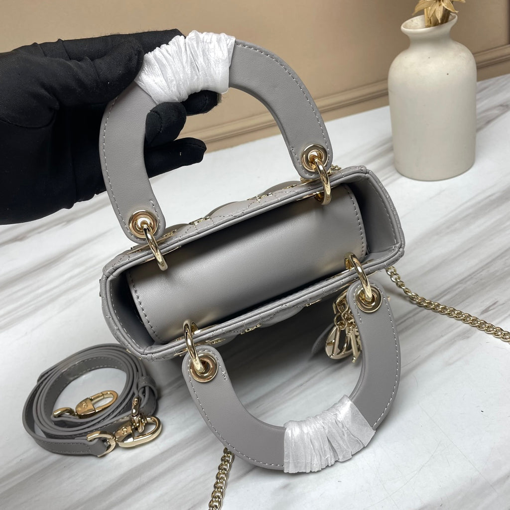 B1R15D139 Popular leather bag