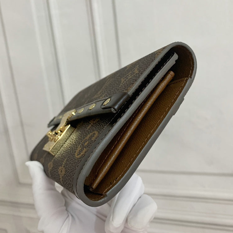 B1X41E10 Popular leather wallets