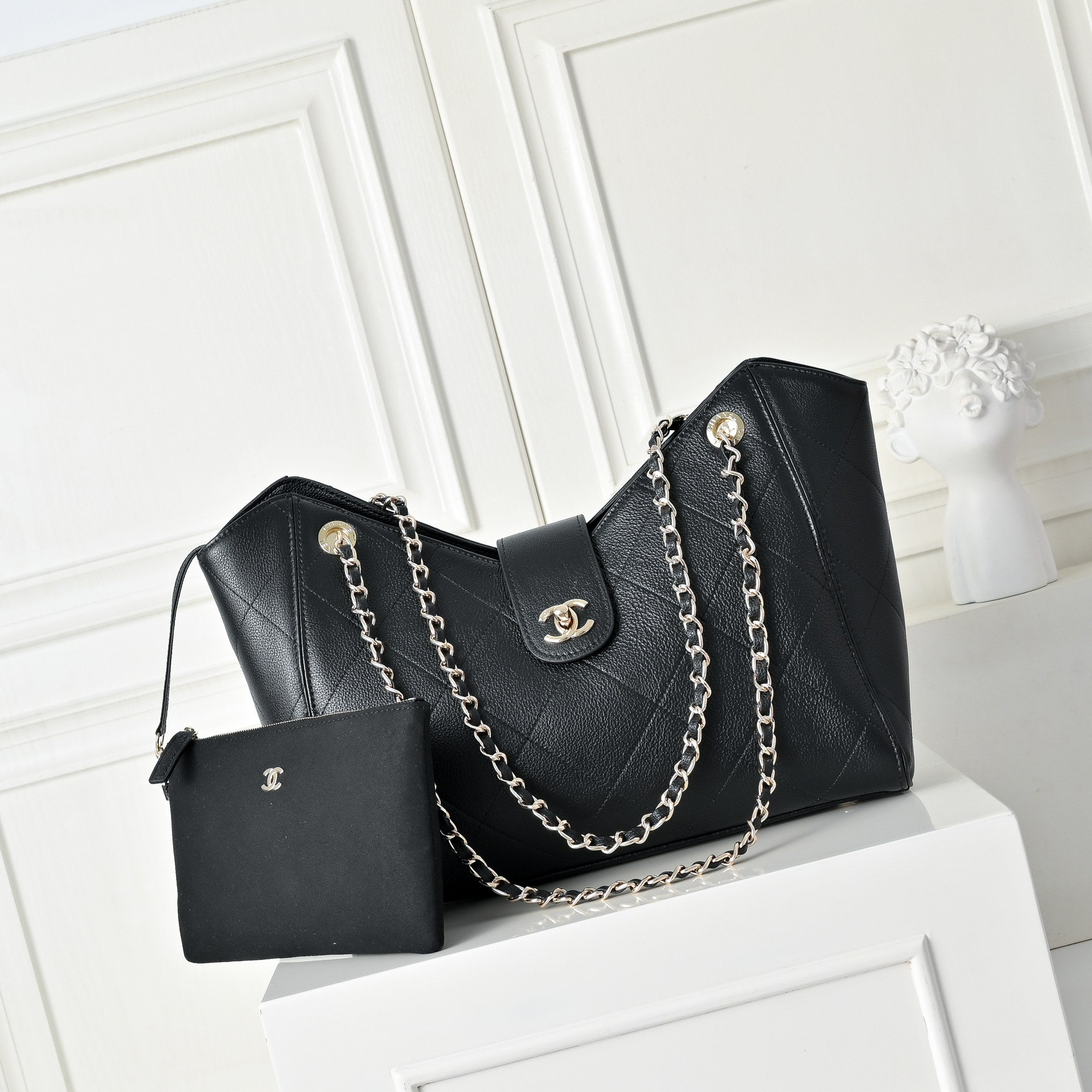 B1P36C43 Popular leather bag