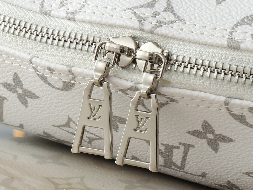 B1X104E61 Popular    leather bag