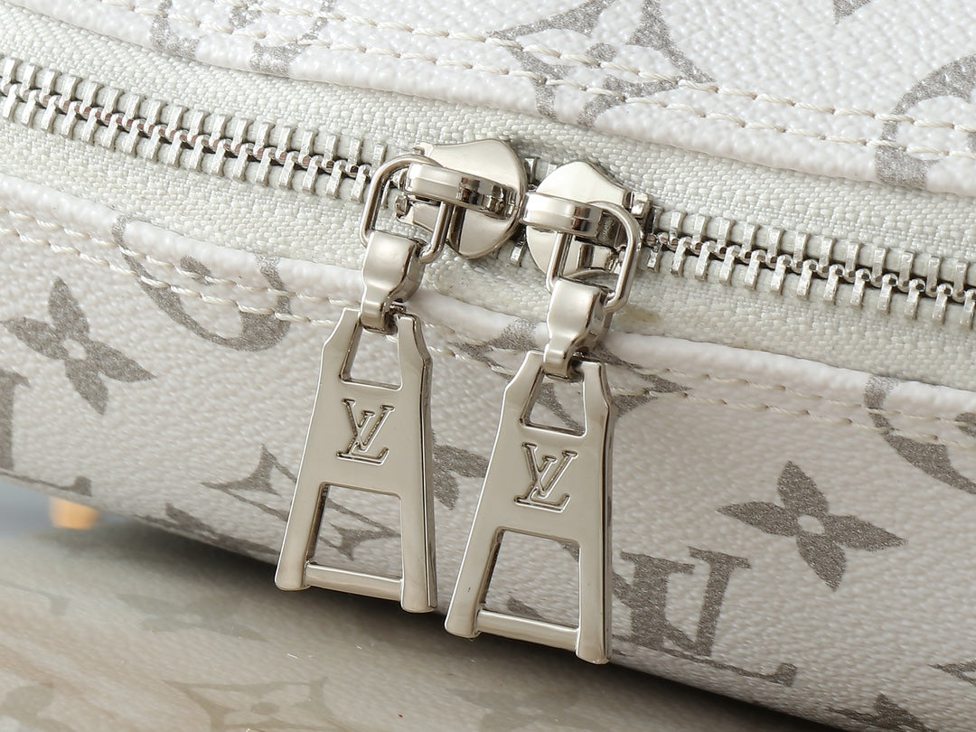 B1X104E61 Popular    leather bag